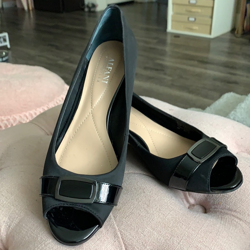 🌟 ALFANI Step N Flex black peep toe shoes🌟